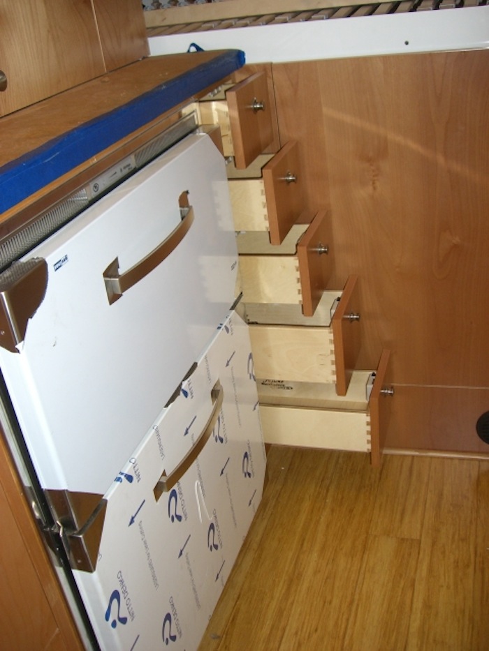 Fridge with side drawers