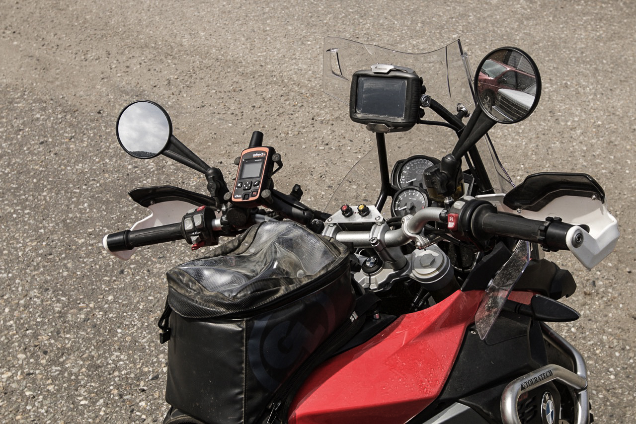 garmin inreach explorer 2021 mounted on motorcycle