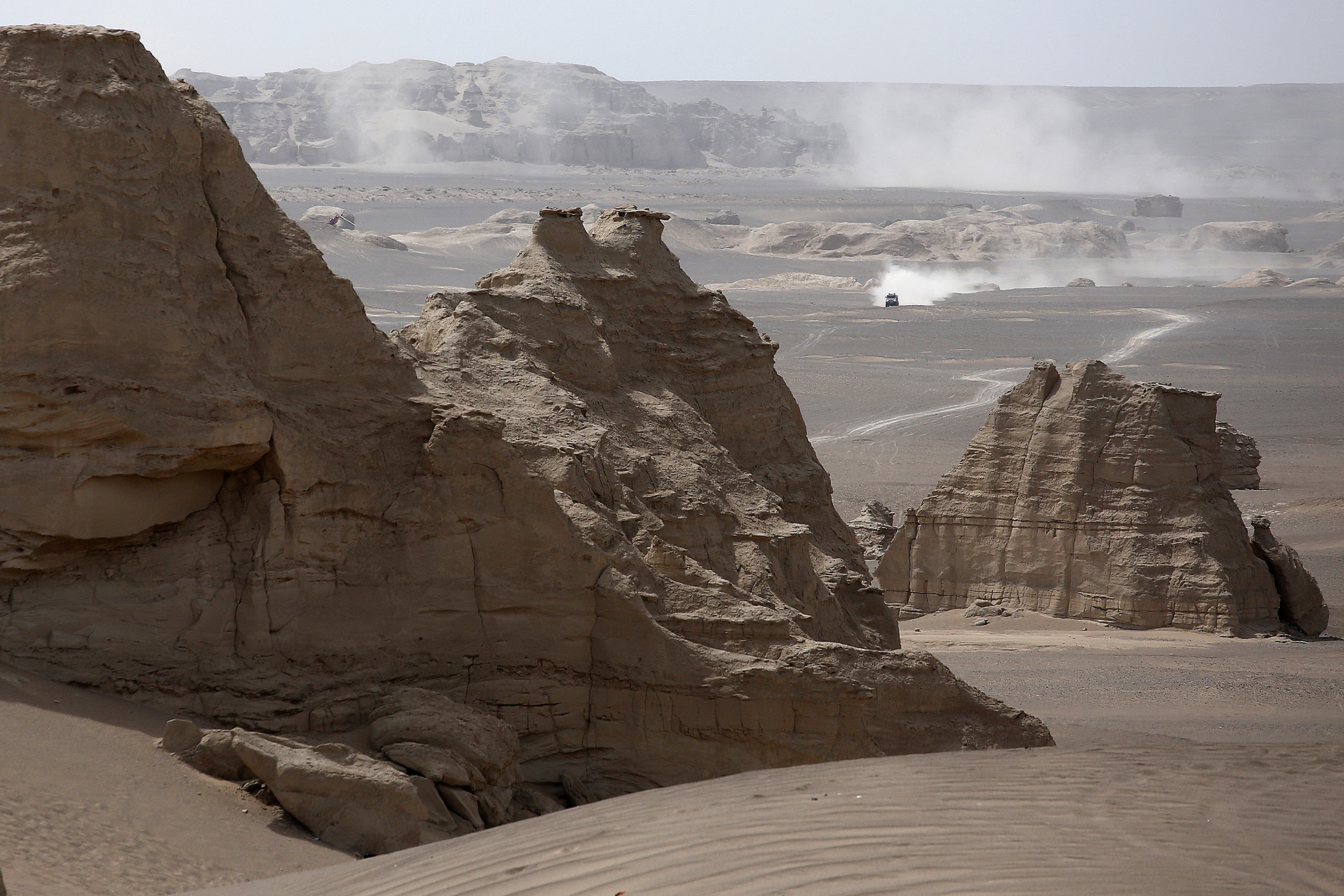 314 SUGAWARA Teruhito ( JPN ), SUGIURA Hiroyuki ( JPN ), HINO HINO TEAM SUGAWARA TRUCK action during the Silk Way 2017 Off Road rally, Urumqi &
