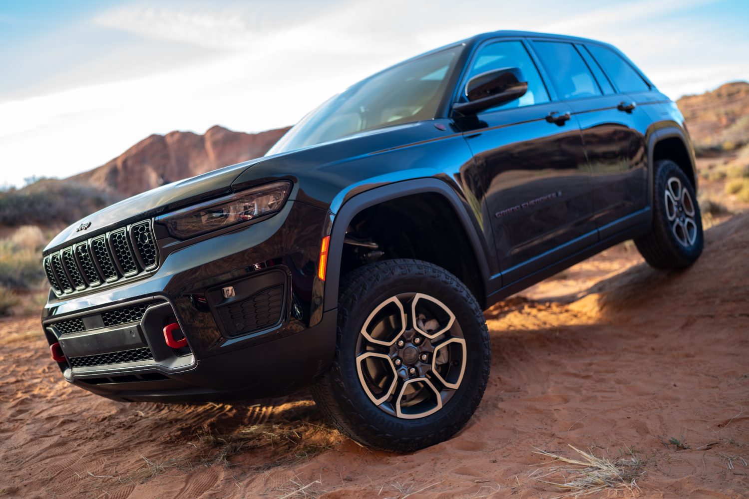 2022 jeep grand cherokee trailhawk overland vehicle